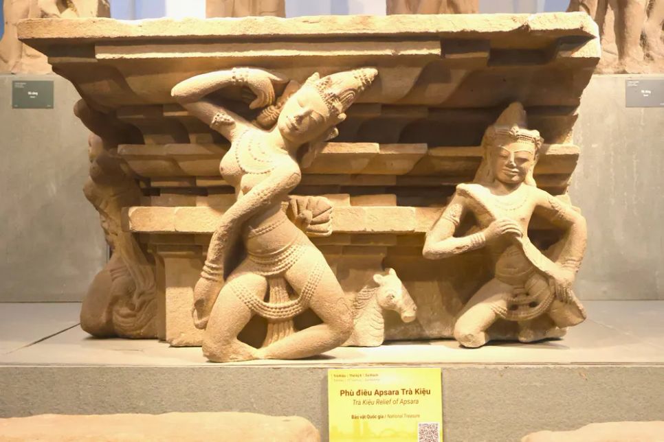 <b>Phù điêu Apsara Trà Kiệu</b>