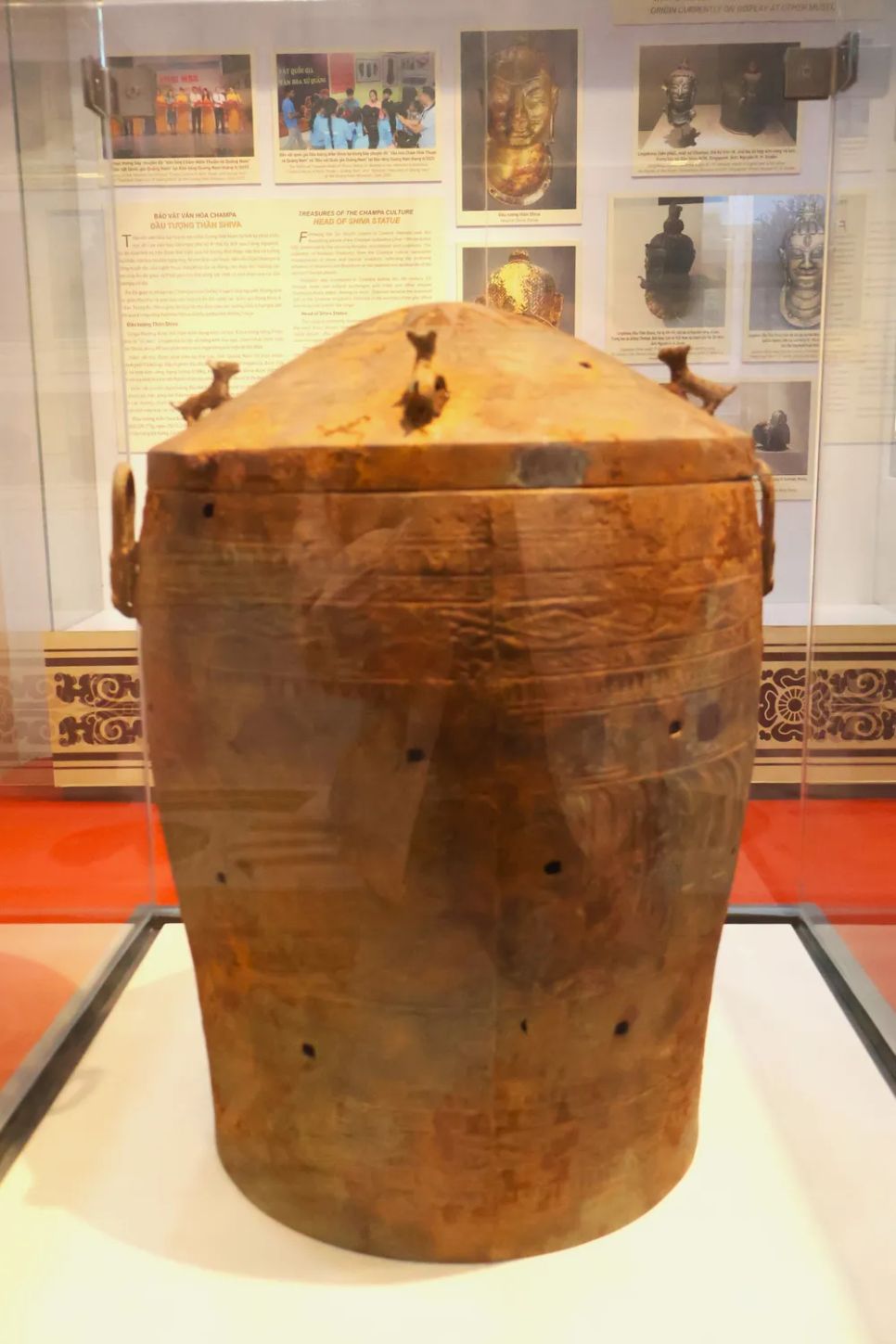 <b>Thạp đồng Đông Sơn</b>