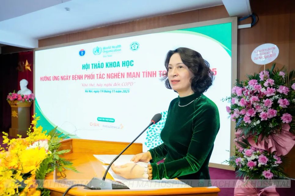 Thứ trưởng Bộ Y tế Nguyễn Thị Liên Hương phát biểu tại mít tinh