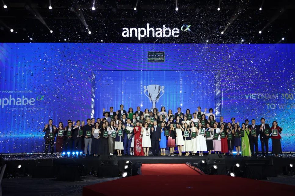 Sinh viên tham gia khảo sát nơi làm việc tốt nhất Việt Nam Sinh viên tham gia khảo sát nơi làm việc tốt nhất Việt Nam