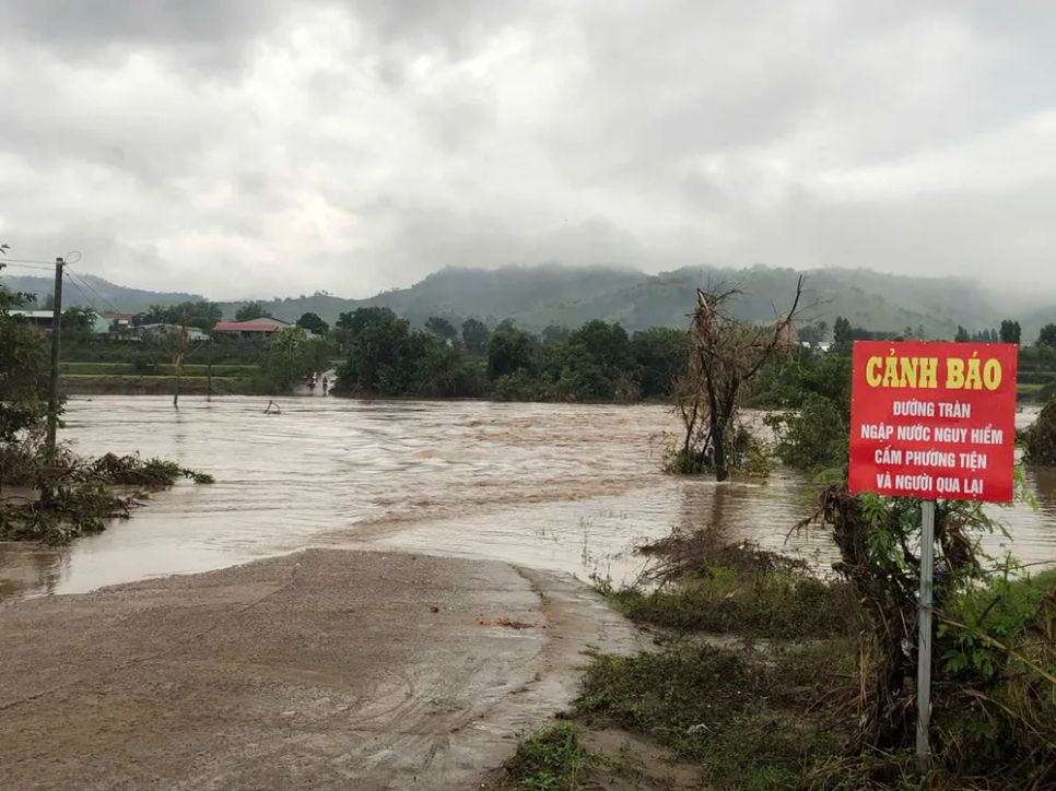 Nước lũ đang trong xu thế xuống nhưng vẫn còn ở mức rất cao