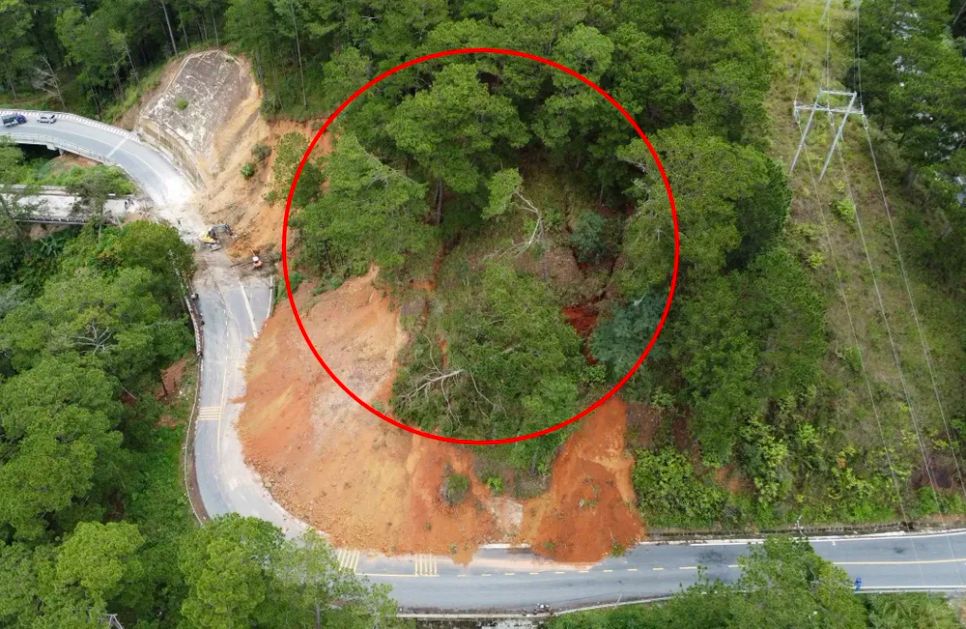 Điểm sạt lở trên đèo D'ran đoạn qua phường Xuân Trường – Đà Lạt, tỉnh Lâm Đồng