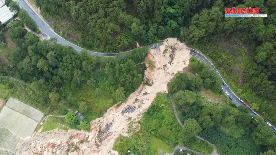 Khu vực sạt lở trên đèo Mimosa dài khoảng 70m, sâu khoảng 40m