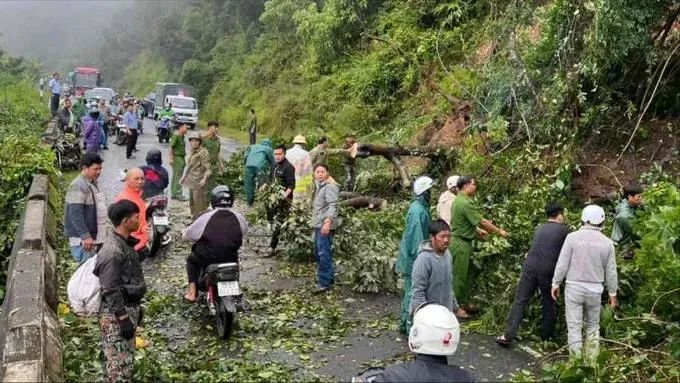 Xuất hiện nhiều vị trí sạt lở trên đèo Ngoạn Mục