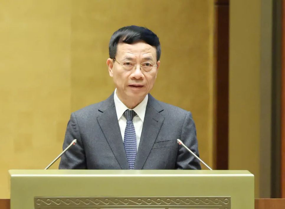 Bộ trưởng Bộ KH-CN Nguyễn Mạnh Hùng trình bày tờ trình dự án Luật Trí tuệ nhân tạo. Ảnh: QUANG PHÚC