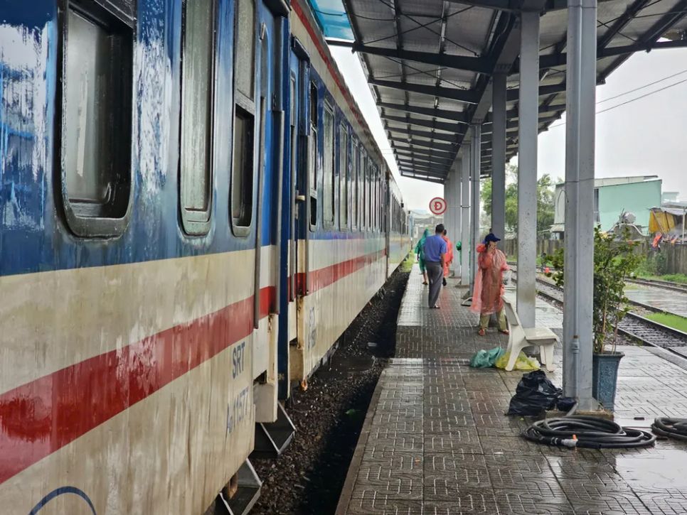 Đường sắt ngừng chạy 33 tàu khách do mưa lũ miền Trung