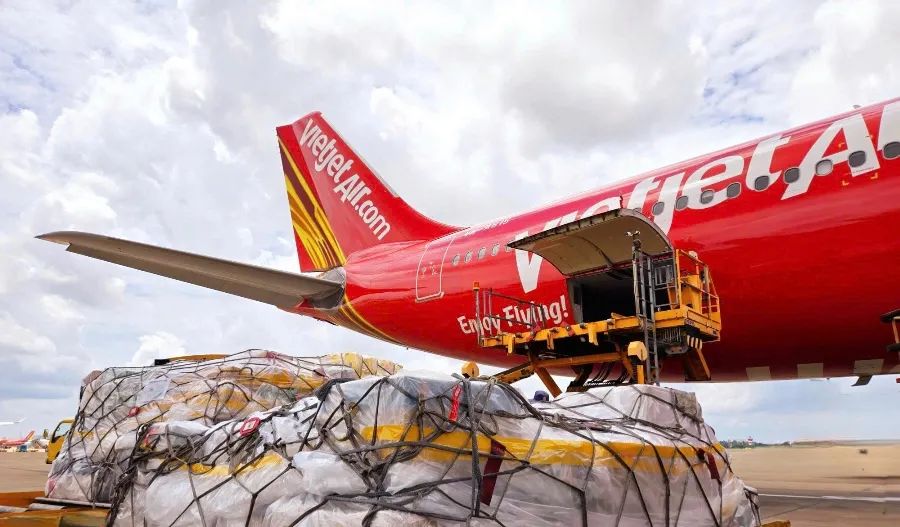 Vietjet miễn phí đổi chuyến cho hành khách bị ảnh hưởng mưa lũ miền Trung