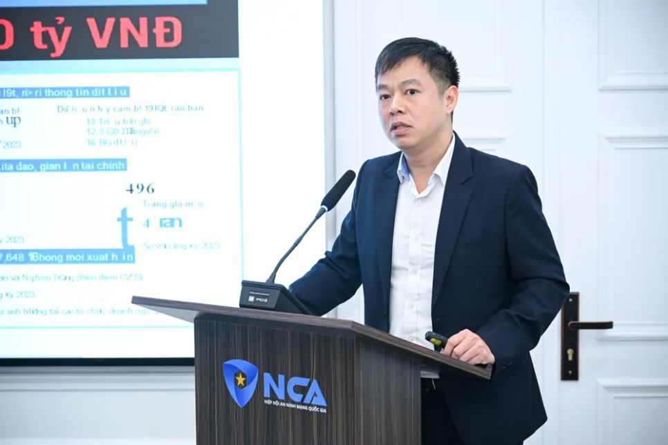 Ông Lê Công Trung, Trưởng bộ phận Kinh doanh an ninh mạng MobiFone phát biểu tại tọa đàm