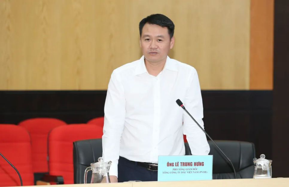 Ông Lê Trung Hưng, Phó Tổng Giám đốc PVOIL chia sẻ tại tọa đàm. Ảnh: DŨNG PHƯƠNG Ông Lê Trung Hưng, Phó Tổng Giám đốc PVOIL chia sẻ tại tọa đàm. Ảnh: DŨNG PHƯƠNG