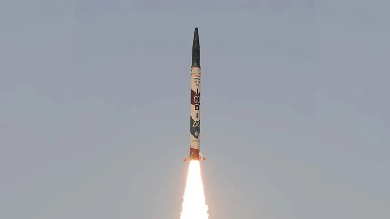 Ấn Độ thử nghiệm thành công tên lửa Agni-I. Ảnh: NDTV