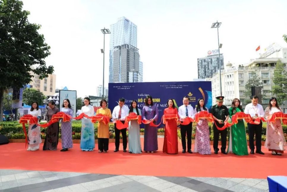Triển lãm “Thành phố Hồ Chí Minh vươn mình cùng đất nước qua góc nhìn điện ảnh” do Viện phim Việt Nam tổ chức. Ảnh: HẢI QUỲNH Triển lãm “Thành phố Hồ Chí Minh vươn mình cùng đất nước qua góc nhìn điện ảnh” do Viện phim Việt Nam tổ chức. Ảnh: HẢI QUỲNH