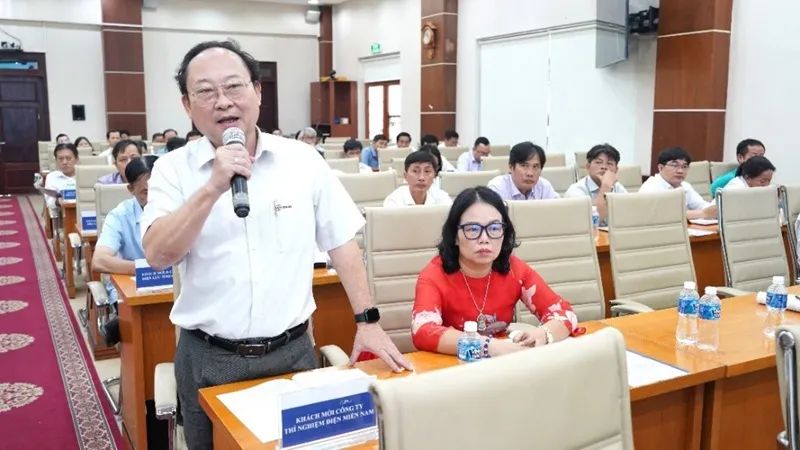 Các đại biểu thảo luận