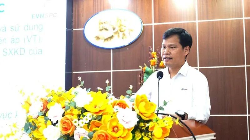 Ông Bùi Quốc Hoan – Phó Tổng giám đốc Tổng công ty Điện lực miền Nam tham luận tại Hội thảo