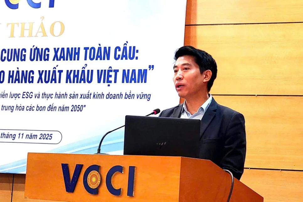 PGS-TS Vũ Anh Dũng, chuyên gia của Đại học VinUniversity phát biểu tại hội thảo. Ảnh: HÀ NGUYỄN PGS-TS Vũ Anh Dũng, chuyên gia của Đại học VinUniversity phát biểu tại hội thảo. Ảnh: HÀ NGUYỄN