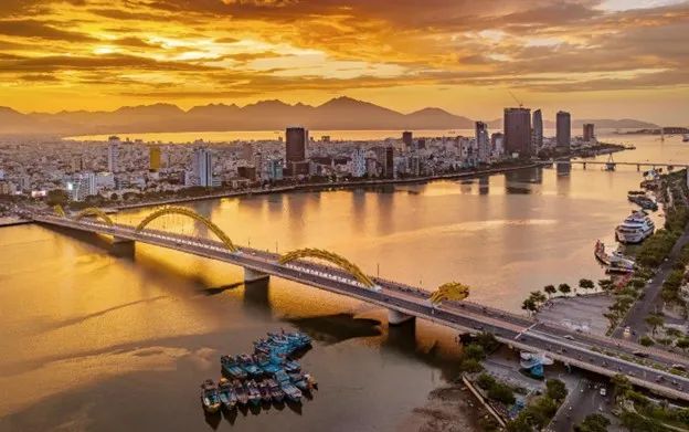 Đôi bờ sông Hàn đang thay đổi từng ngày với loạt dự án cao cấp. Đôi bờ sông Hàn đang thay đổi từng ngày với loạt dự án cao cấp.