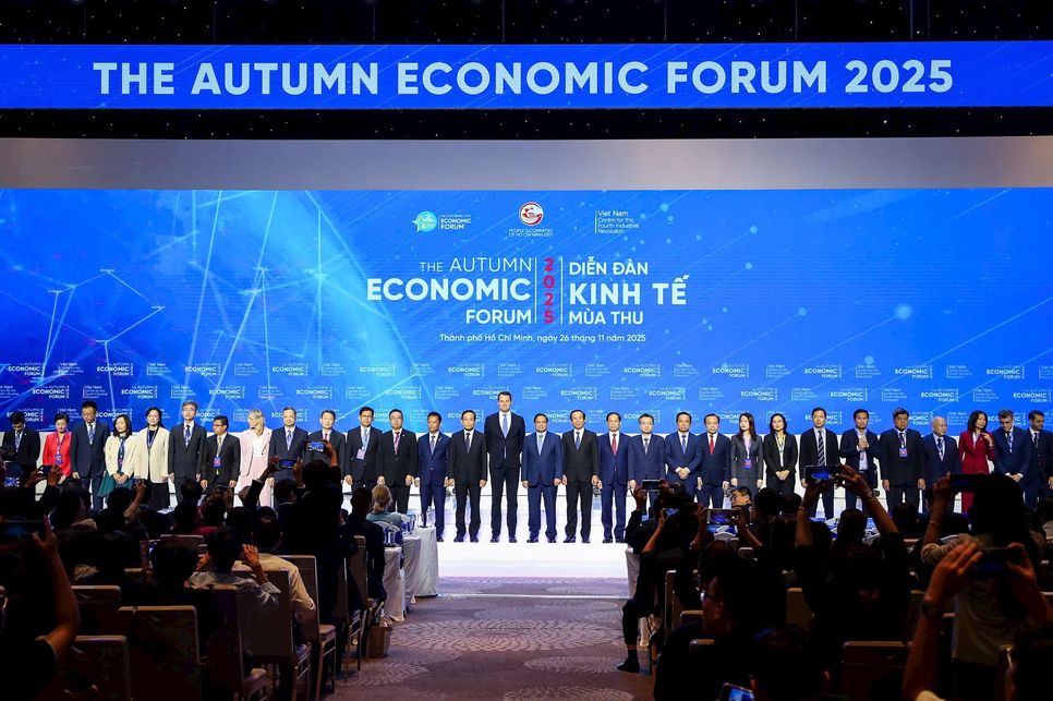 Lãnh đạo Chính phủ và Thành phố chụp hình cùng các đại biểu quốc tế Lãnh đạo Chính phủ và Thành phố chụp hình cùng các đại biểu quốc tế