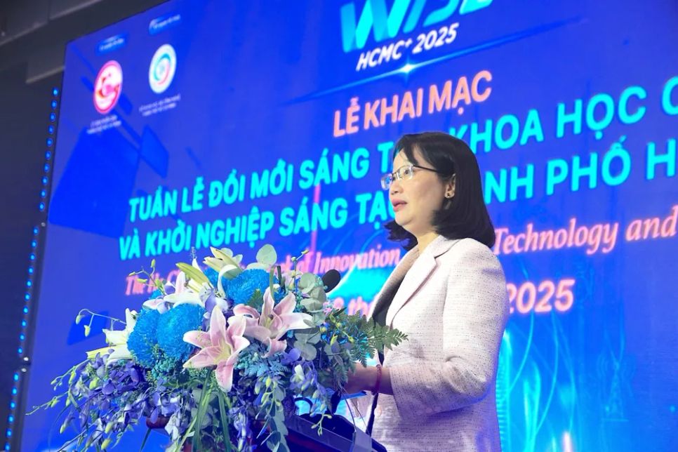 Phó Chủ tịch UBND TPHCM Trần Thị Diệu Thúy phát biểu tại WISE HCMC + 2025. Ảnh: QUANG HUY