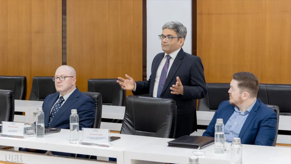 GS Abhijit Sharma giới thiệu về Đại học Huddersfield GS Abhijit Sharma giới thiệu về Đại học Huddersfield