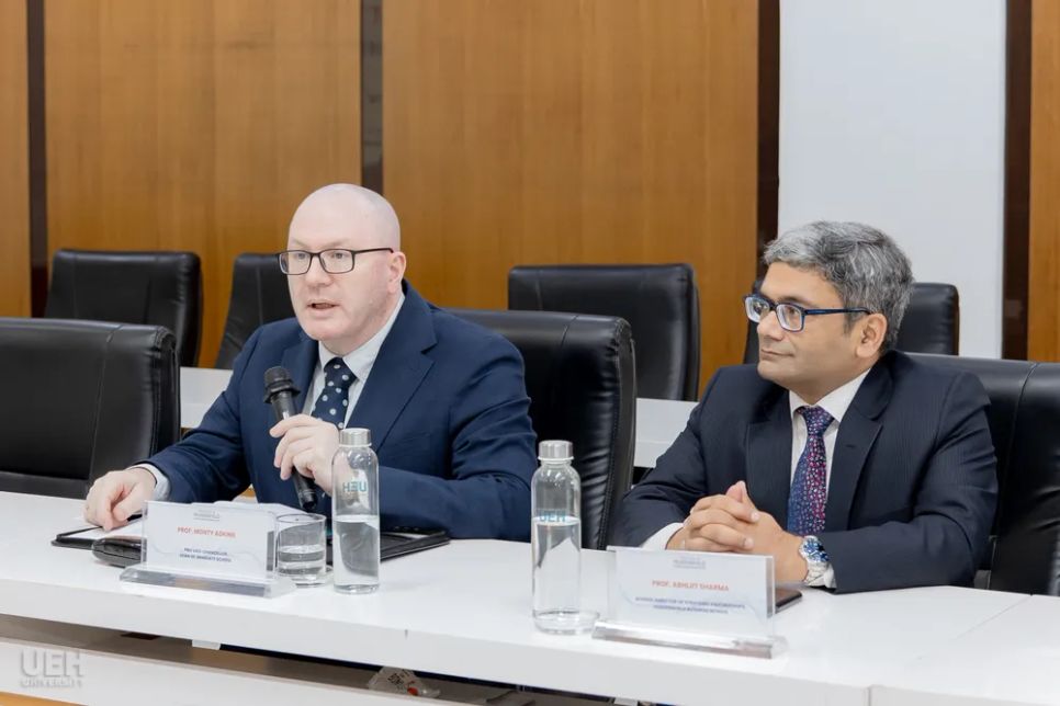 GS Monty Adkins chia sẻ cảm nghĩ GS Monty Adkins chia sẻ cảm nghĩ