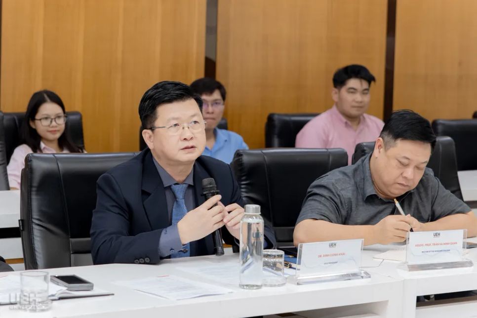 TS Đinh Công Khải phát biểu TS Đinh Công Khải phát biểu