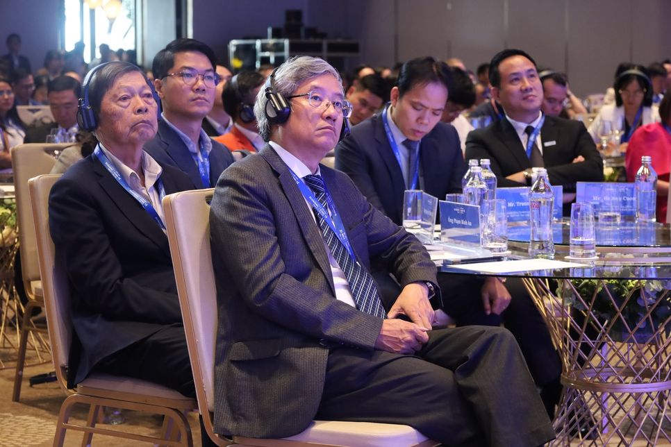 Diễn đàn năm nay thu hút 70 đoàn đến từ các Trung tâm Đổi mới sáng tạo và các tập đoàn lớn, 6 đoàn từ các bộ, ngành quốc tế, 8 đoàn từ các địa phương quốc tế, 7 đoàn từ các tổ chức quốc tế lớn... Diễn đàn năm nay thu hút 70 đoàn đến từ các Trung tâm Đổi mới sáng tạo và các tập đoàn lớn, 6 đoàn từ các bộ, ngành quốc tế, 8 đoàn từ các địa phương quốc tế, 7 đoàn từ các tổ chức quốc tế lớn...