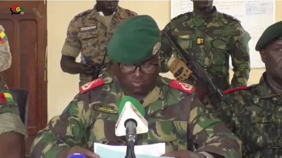 Quân đội Guinea-Bissau tuyên bố nắm quyền sau đảo chính (ảnh chụp video do quân đội công bố) Quân đội Guinea-Bissau tuyên bố nắm quyền sau đảo chính (ảnh chụp video do quân đội công bố)