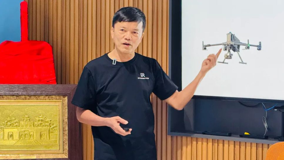 Ông Lương Việt Quốc, Giám đốc điều hành, Nhà sáng lập Real Time Robotics Việt Nam chia sẻ. Ảnh: ĐÌNH DƯ