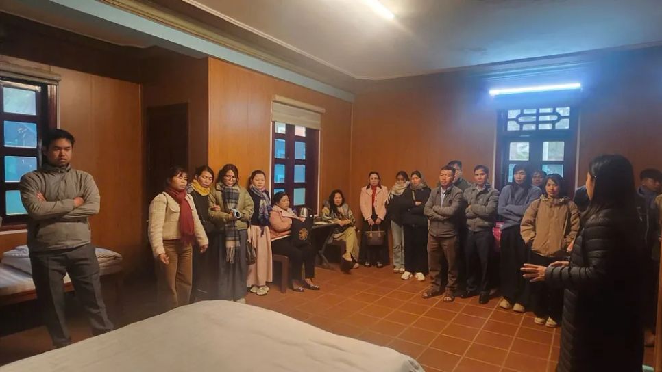 Các học viên được hướng dẫn thực tế Các học viên được hướng dẫn thực tế