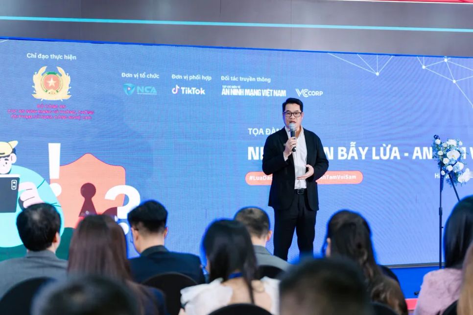 Ông Vũ Duy Hiền phát biểu tại tọa đàm