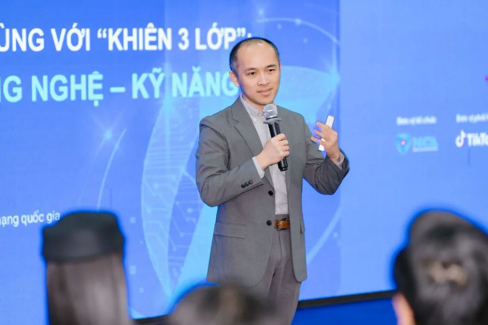 Ông Vũ Ngọc Sơn phát biểu tại tọa đàm