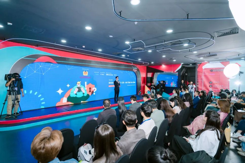 Quang cảnh cuộc tọa đàm