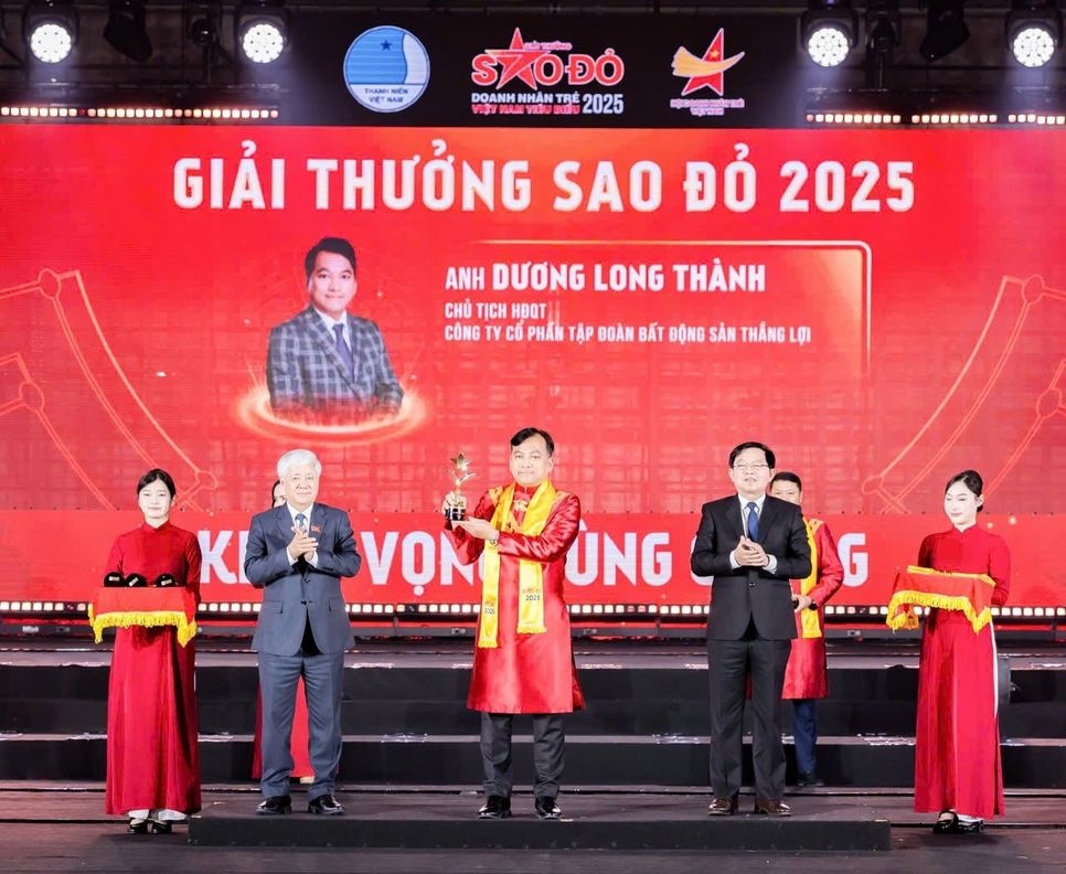 Ông Dương Long Thành - Nhà sáng lập, Chủ tịch HDQT Tập đoàn bất động sản Thắng Lợi được vinh danh Top 10 Doanh nhân Sao Đỏ 2025
