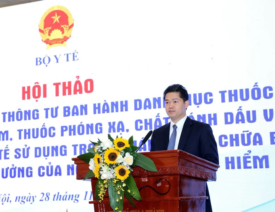 Thứ trưởng Thường trực Bộ Y tế Vũ Mạnh Hà phát biểu tại hội thảo Thứ trưởng Thường trực Bộ Y tế Vũ Mạnh Hà phát biểu tại hội thảo