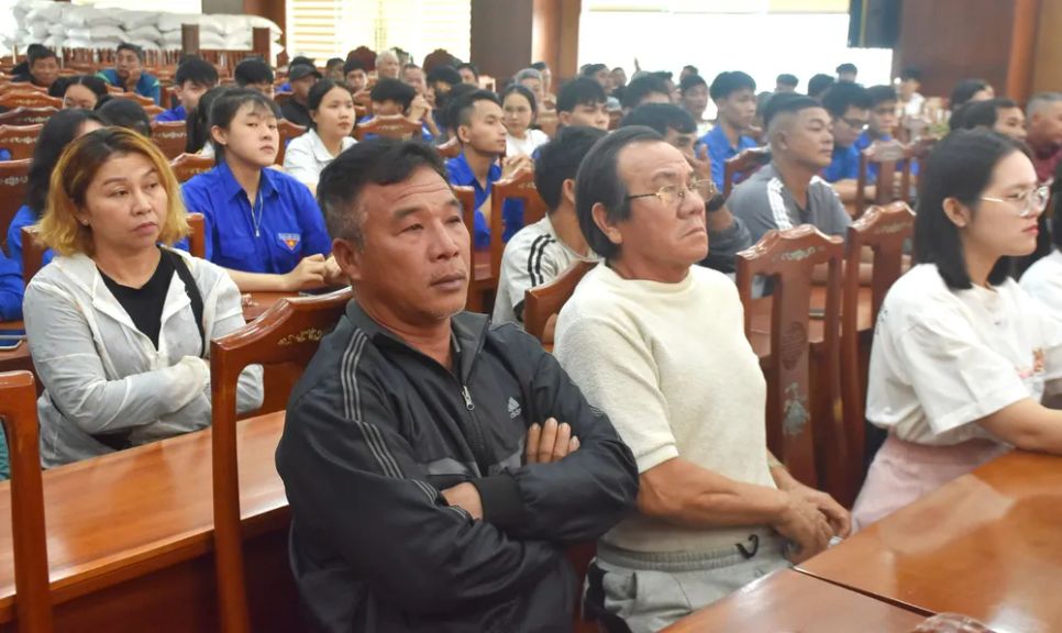 Phiên tòa giả định có sự tham gia của đông đảo ngư dân, người dân, giới trẻ