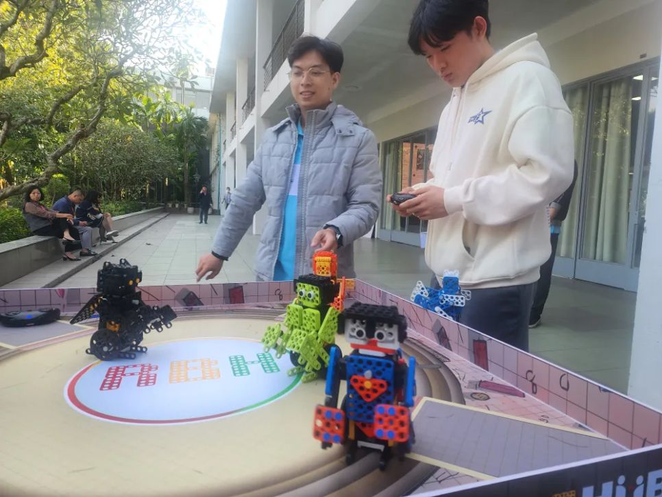 Khởi động cuộc thi Vô địch Quốc gia STEM, AI và Robotics 2025-2026 Khởi động cuộc thi Vô địch Quốc gia STEM, AI và Robotics 2025-2026