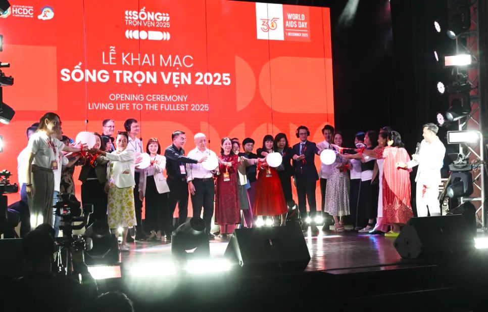 Cộng đồng đồng hành cùng người sống chung với HIV/AIDS thông qua Cộng đồng đồng hành cùng người sống chung với HIV/AIDS thông qua