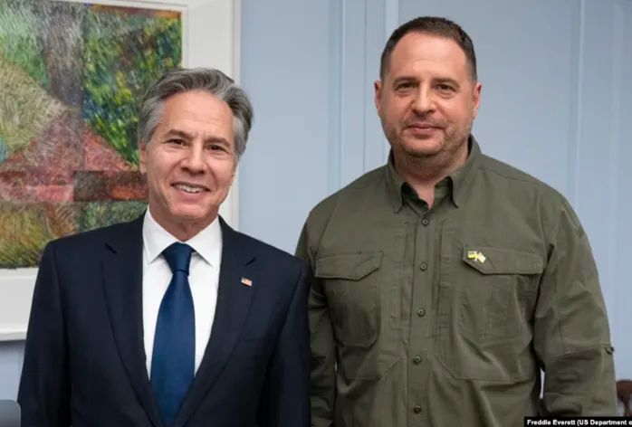 Chánh Văn phòng Tổng thống Andriy Yermak (phải). Ảnh: VOA Chánh Văn phòng Tổng thống Andriy Yermak (phải). Ảnh: VOA