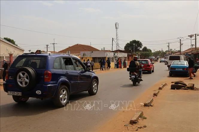 Quang cảnh một tuyến phố ở Bissau, Guinea-Bissau ngày 26/11/2025. Ảnh: THX/TTXVN