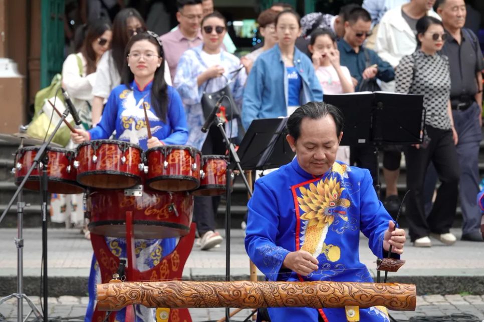 Tiết mục độc tấu đàn bầu 