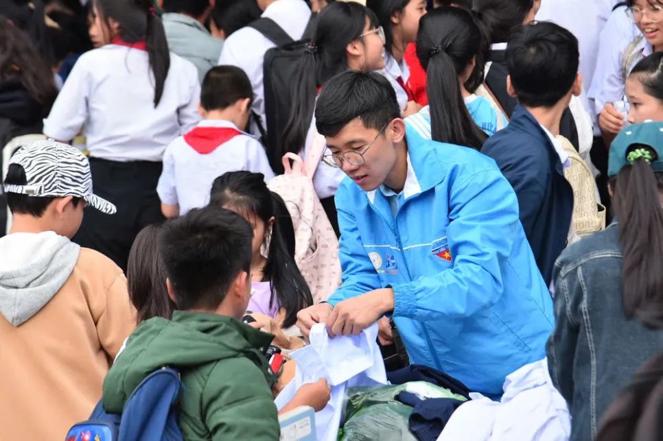 “Nhà sách Thiếu nhi 0 đồng” lan tỏa tinh thần sẻ chia và nâng bước học sinh đến lớp. Ảnh: TỈNH ĐOÀN KHÁNH HÒA