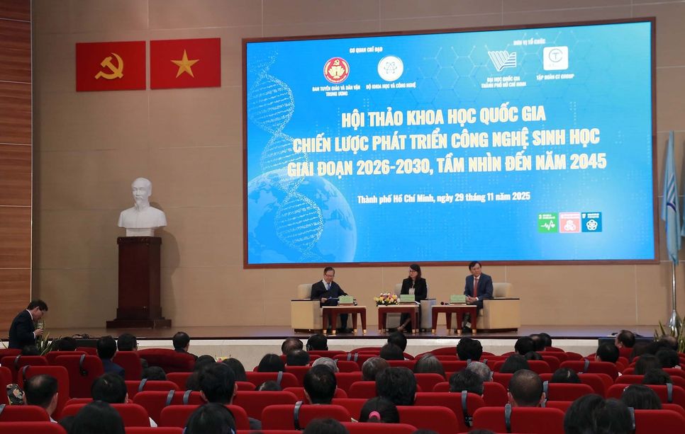 Các chuyên gia đồng thuận rằng mô hình hợp tác “3 nhà”: Nhà nước, nhà khoa học và doanh nghiệp, phải trở thành cấu phần trọng tâm để hình thành chuỗi giá trị hoàn chỉnh từ nghiên cứu đến sản xuất và thị trường. Ảnh: Trọng Tín