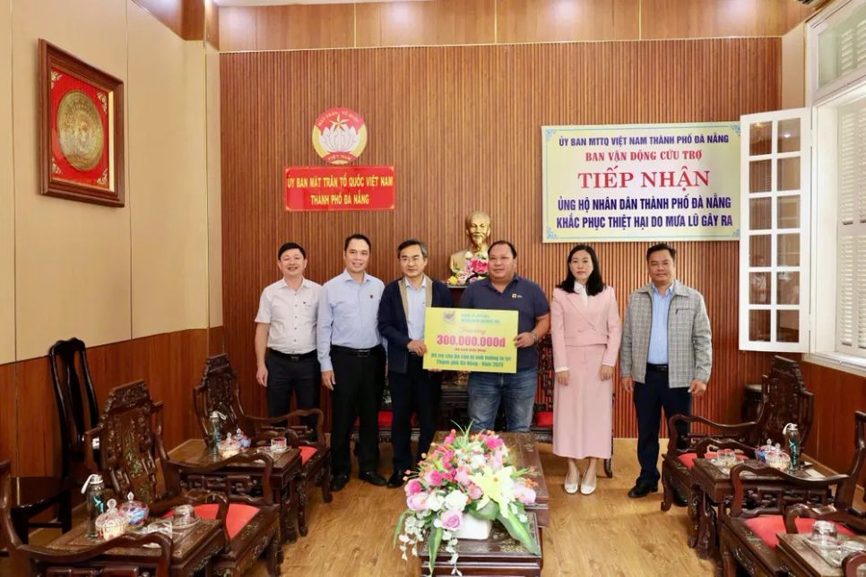 Trao cứu trợ cho bà con tỉnh Quảng Ngãi và Quảng Nam (trước đây) Trao cứu trợ cho bà con tỉnh Quảng Ngãi và Quảng Nam (trước đây)