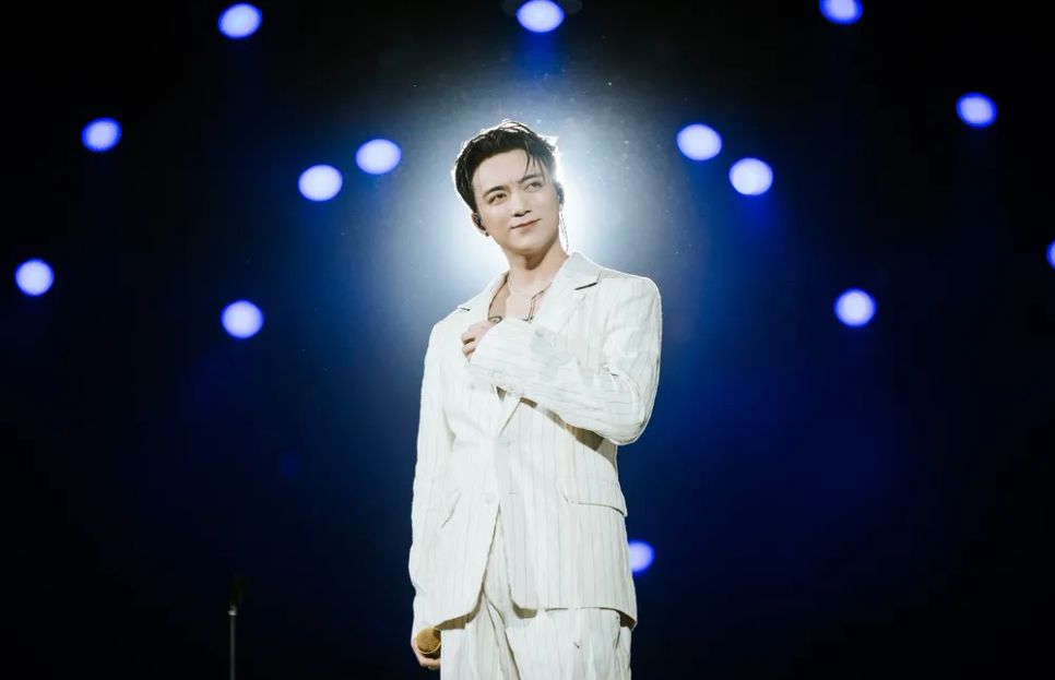 Sau những giai điệu bắt tai của các bản hit chất nhạc sôi động, Soobin trở về với cảm xúc sâu lắng bằng những khúc ca ballad bất hủ