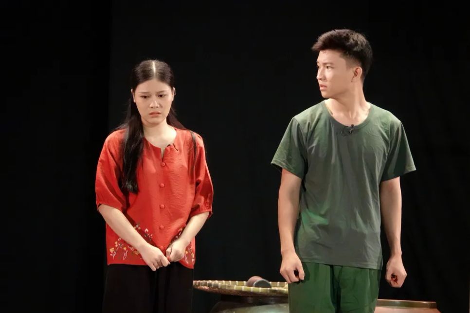 Lòng yêu nước, khát vọng hòa bình, giúp của chàng sinh viên năm nhất trường y Nguyễn Quang Bình thêm mạnh mẽ để xông pha nơi chiến trường. Ảnh: THÚY BÌNH Lòng yêu nước, khát vọng hòa bình, giúp của chàng sinh viên năm nhất trường y Nguyễn Quang Bình thêm mạnh mẽ để xông pha nơi chiến trường. Ảnh: THÚY BÌNH