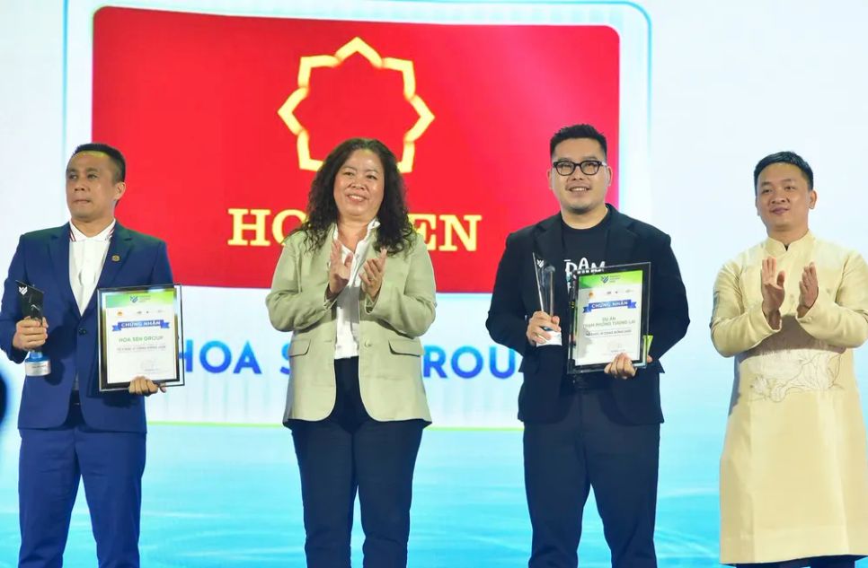 Trao giải Tổ chức vì cộng đồng