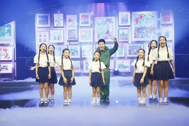 Rapper Phong Windy cùng nhóm thiếu nhi STARLAB