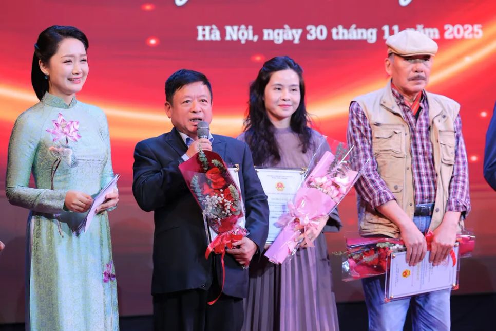 Nhạc sĩ Đỗ Hồng Quân và cha là nhạc sĩ Đỗ Nhuận đều có tác phẩm lọt vào danh sách được vinh danh