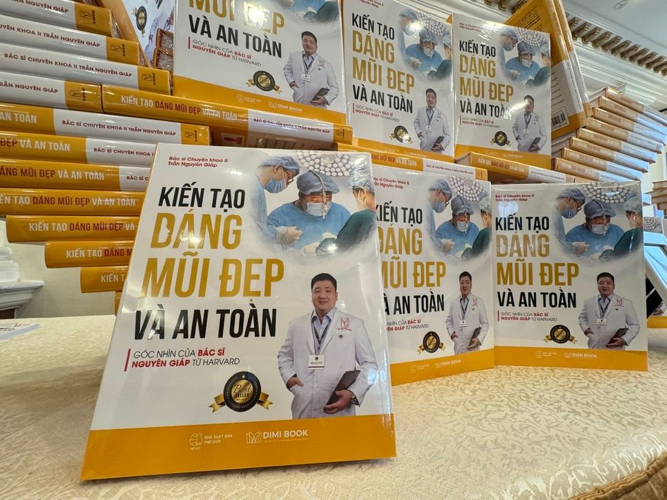 Ra mắt sách về nâng mũi an toàn Ra mắt sách về nâng mũi an toàn