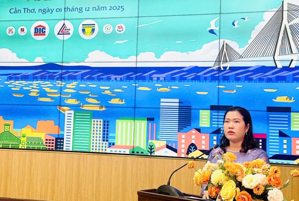 Phó Chủ tịch UBND TP Cần Thơ Nguyễn Thị Ngọc Điệp phát biểu tại buổi họp báo