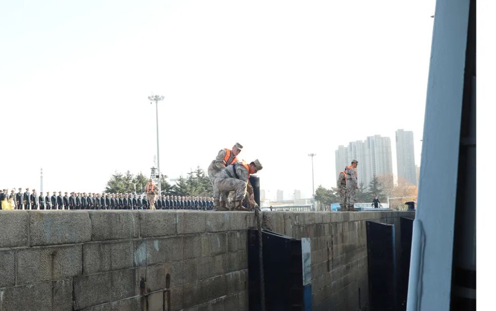 Tàu Trần Hưng Đạo thăm, giao lưu với hải quân Trung Quốc